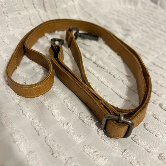 Latico Casey Leather Crossbody Handbag - Picture 5 of 11